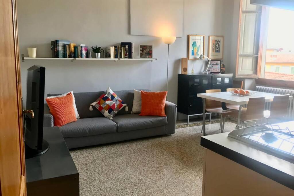 Sunny Top Floor In San Frediano Флоренция Екстериор снимка