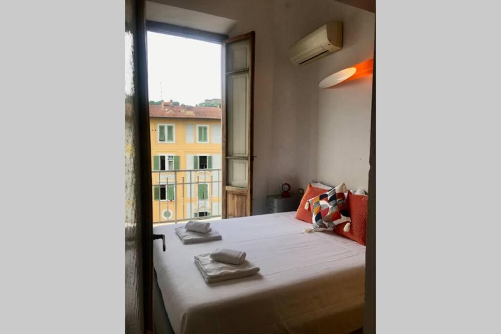 Sunny Top Floor In San Frediano Флоренция Екстериор снимка